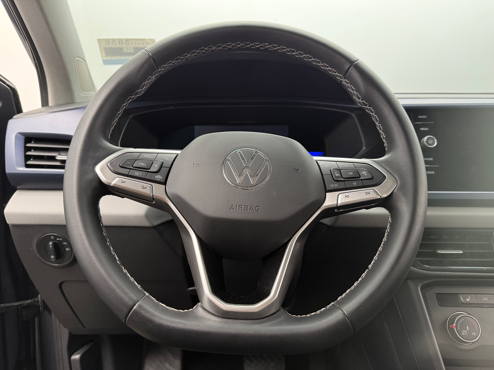 Thumbnail: 2022 Volkswagen Taos - 4