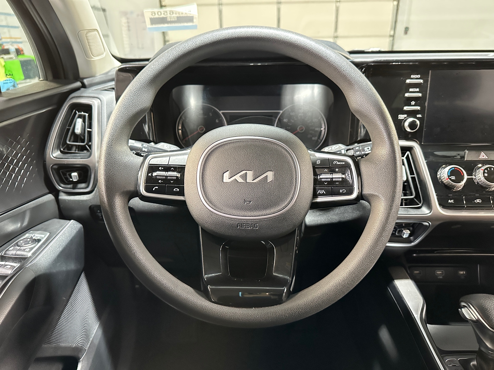 Thumbnail: 2023 Kia Sorento - 5