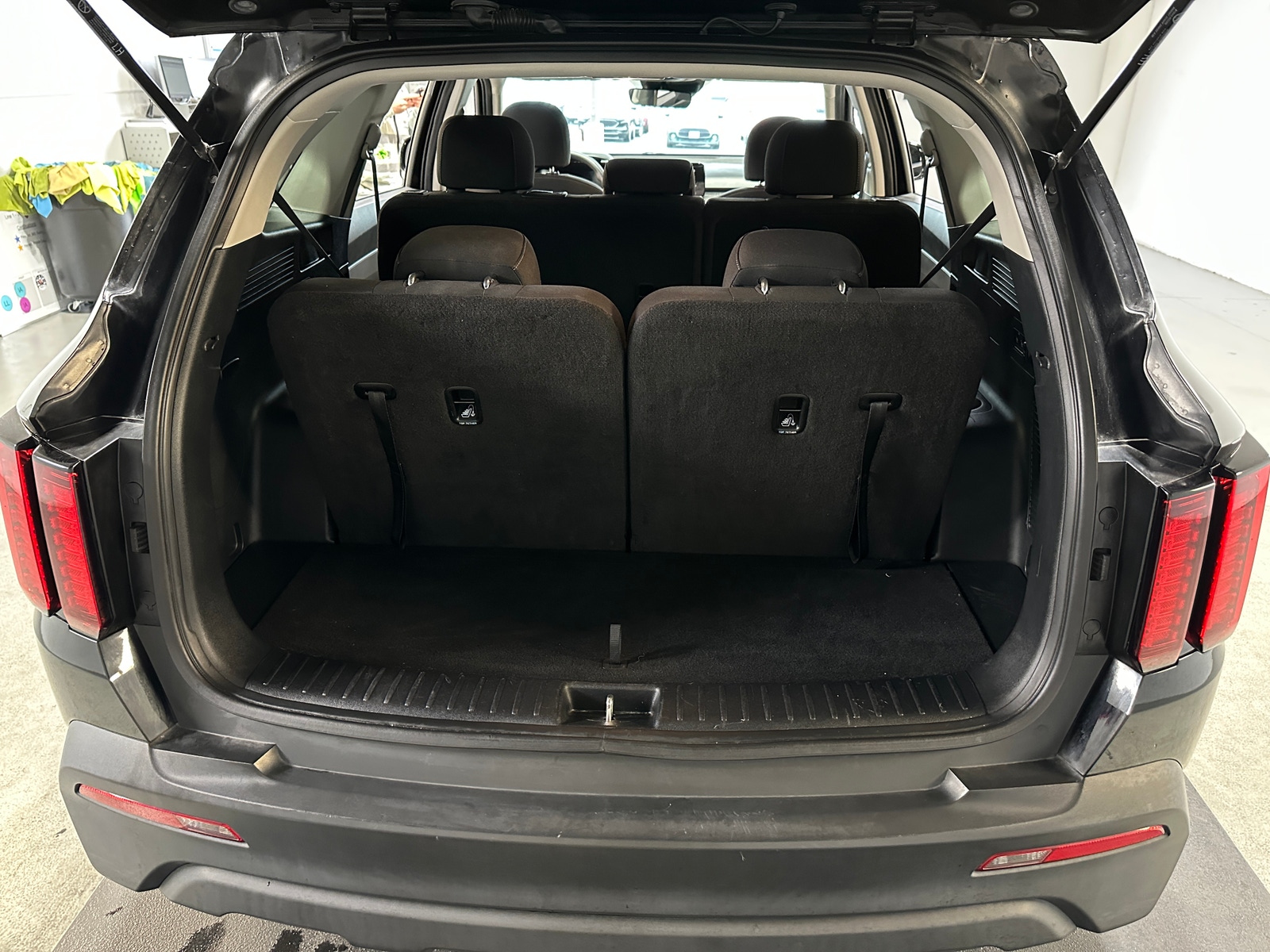 Thumbnail: 2023 Kia Sorento - 7