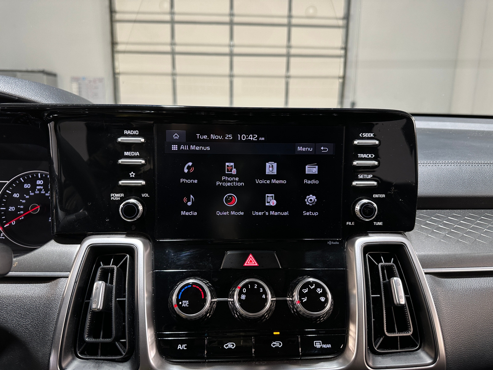 Thumbnail: 2023 Kia Sorento - 4