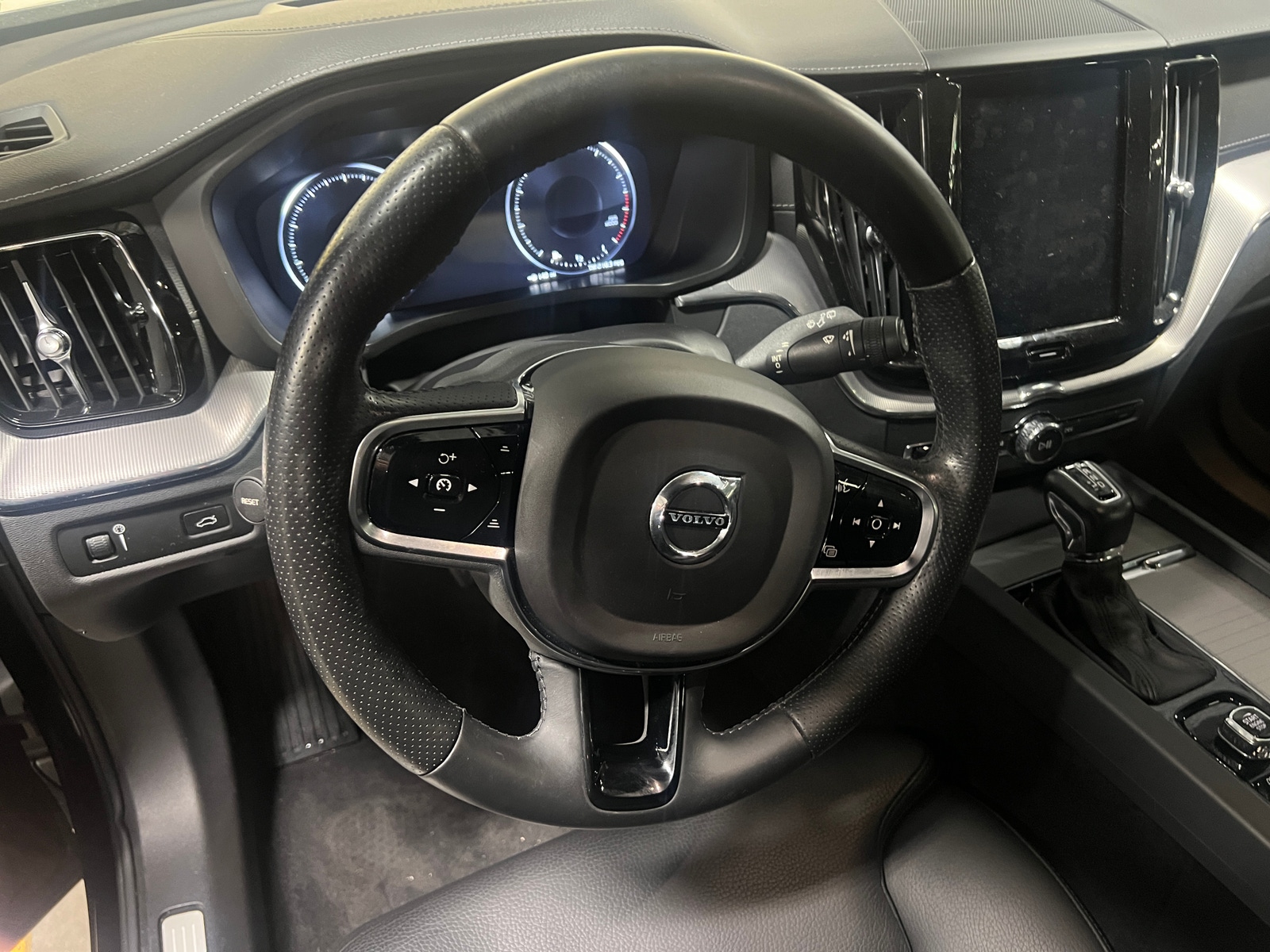 Thumbnail: 2019 Volvo XC60 - 4