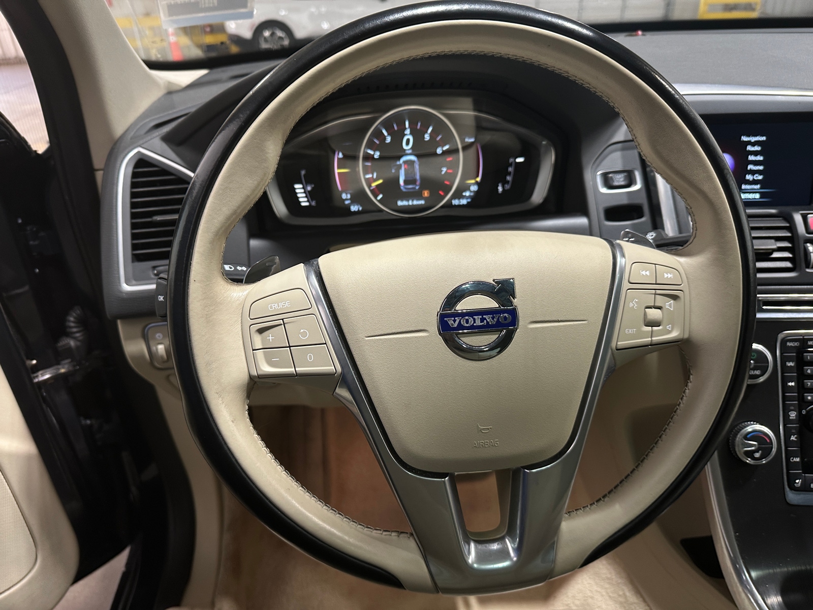 Thumbnail: 2015 Volvo XC60 - 4