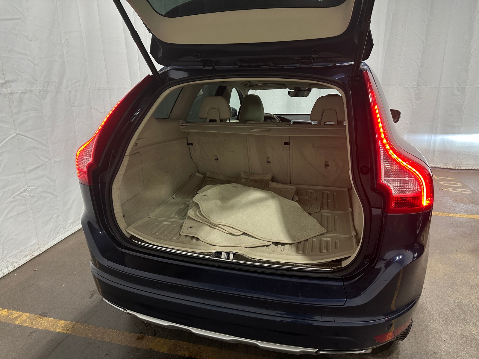 Thumbnail: 2015 Volvo XC60 - 6