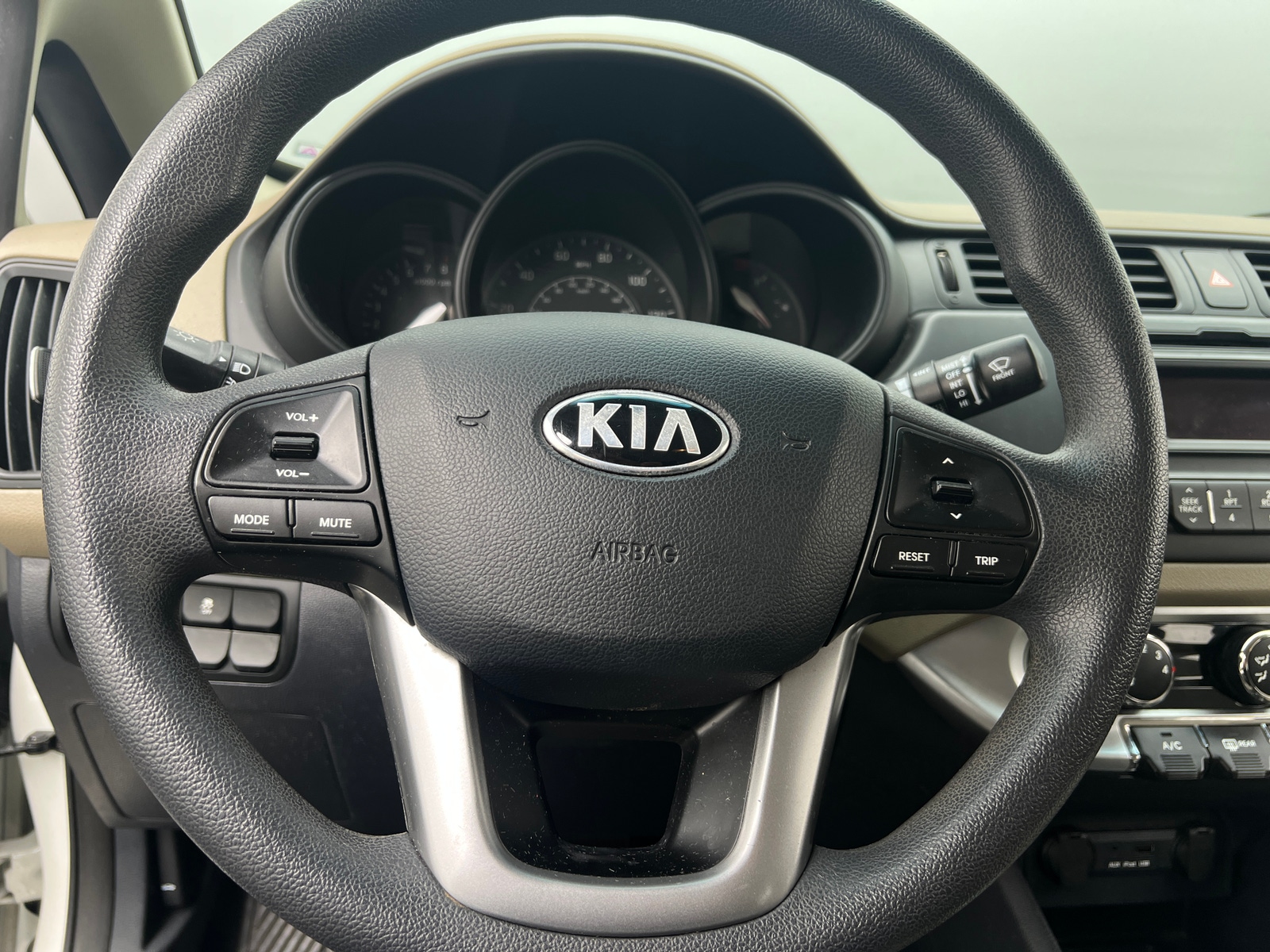 Thumbnail: 2015 Kia Rio - 5
