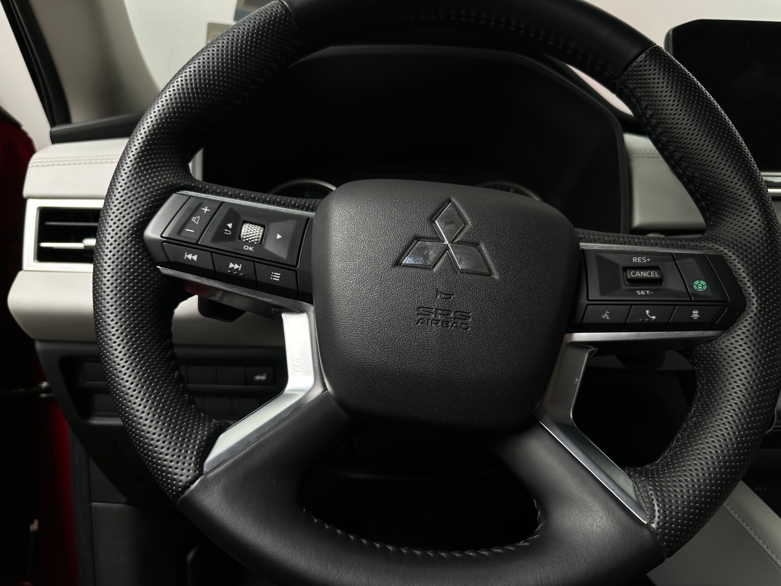 Thumbnail: 2022 Mitsubishi Outlander - 4