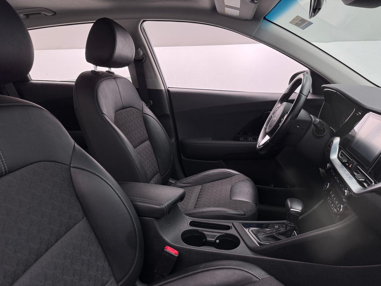 Thumbnail: 2022 Kia Niro - 2