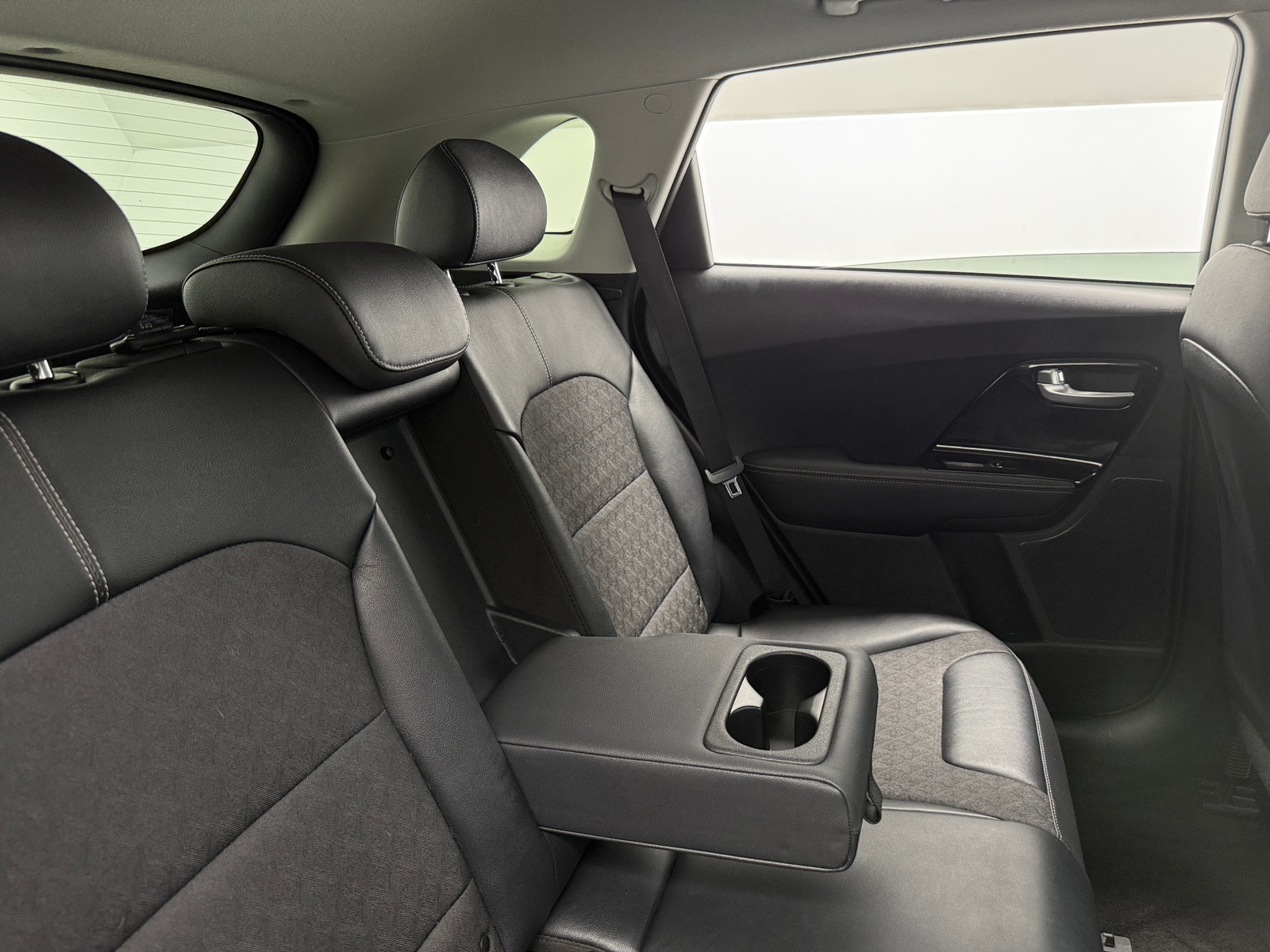 Thumbnail: 2022 Kia Niro - 6