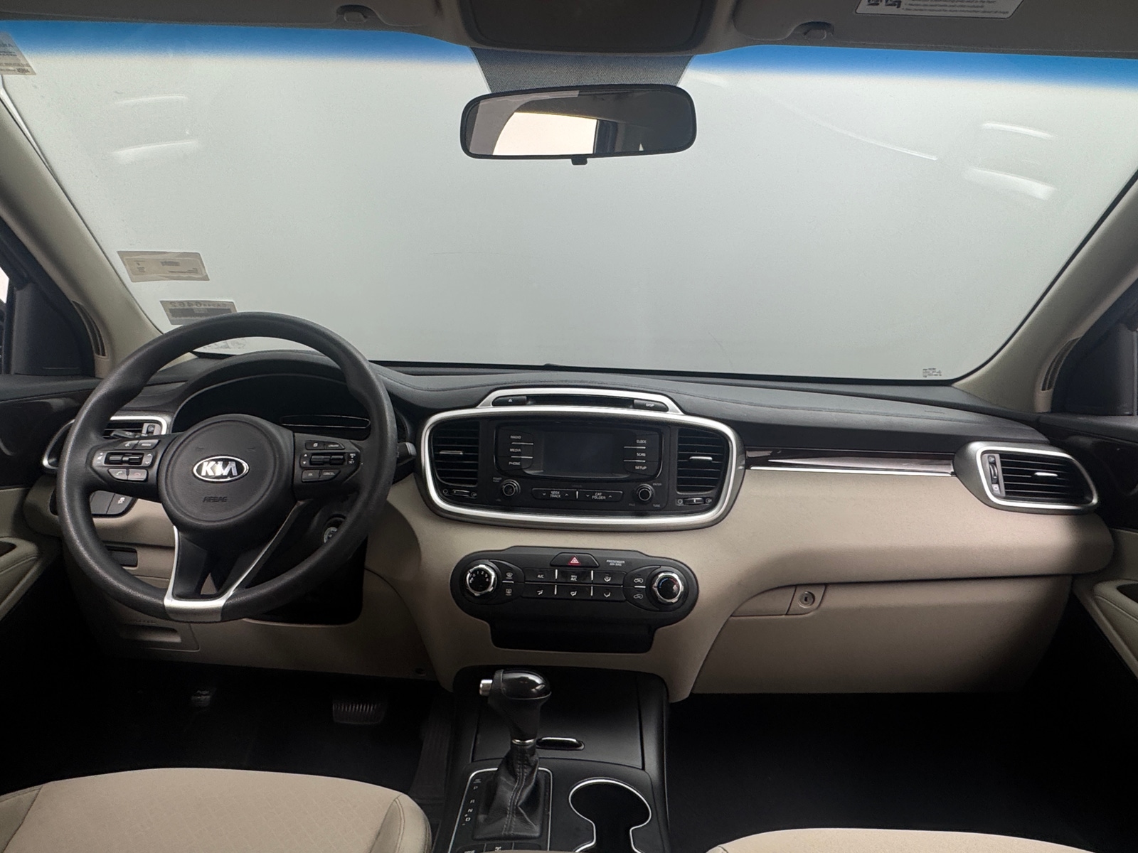 Thumbnail: 2017 Kia Sorento - 3