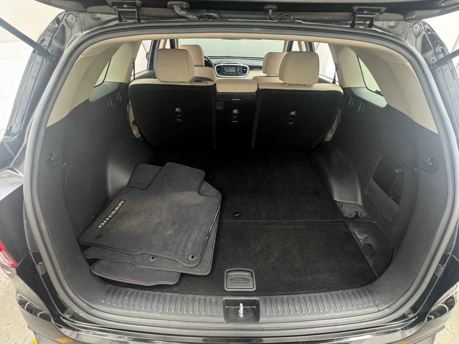 Thumbnail: 2017 Kia Sorento - 7