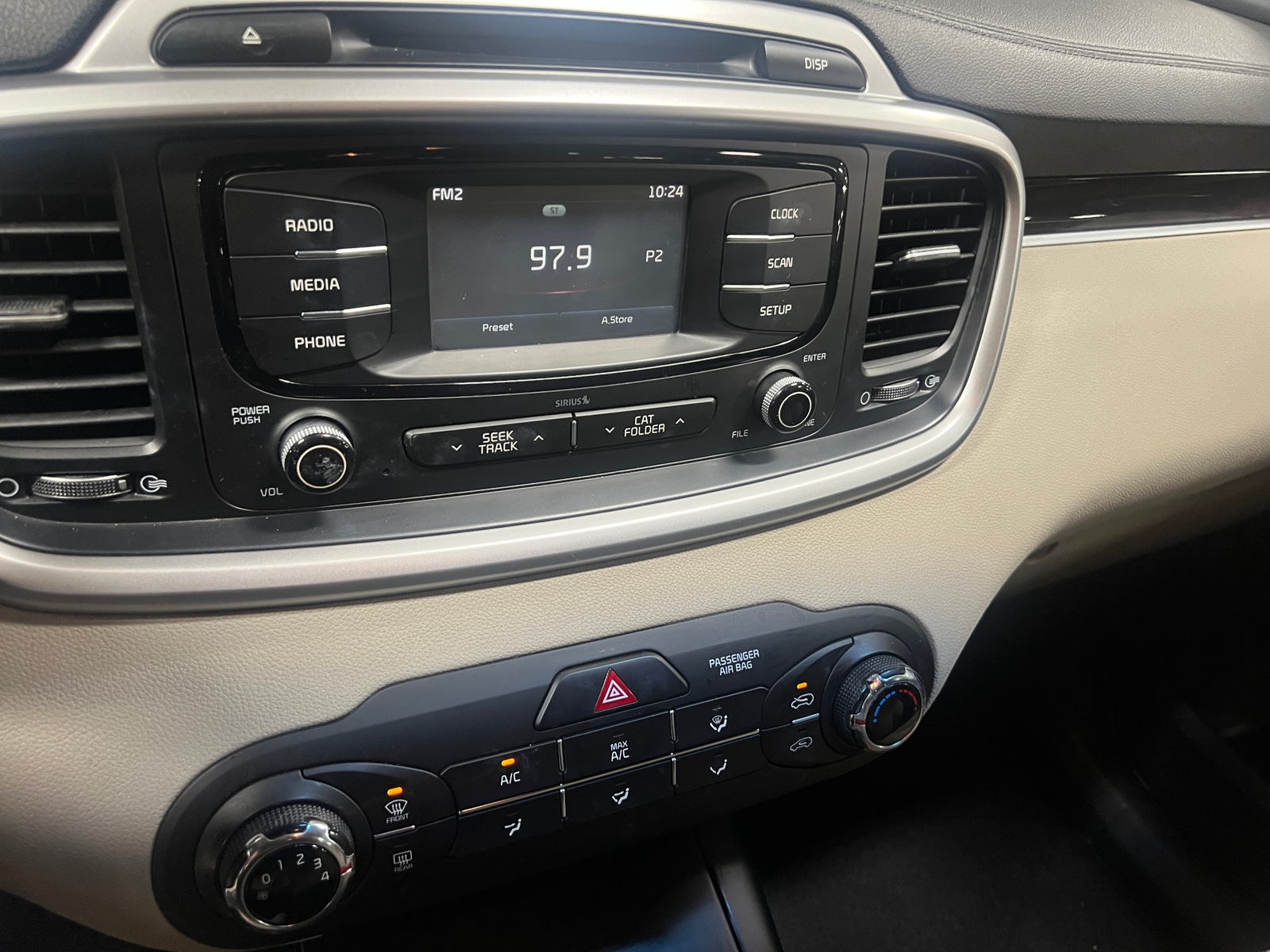 Thumbnail: 2017 Kia Sorento - 4