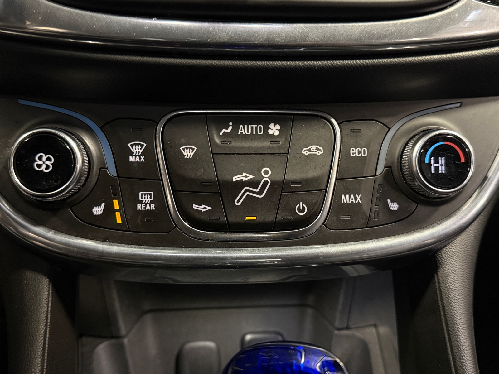 Thumbnail: 2016 Chevrolet Volt - 3