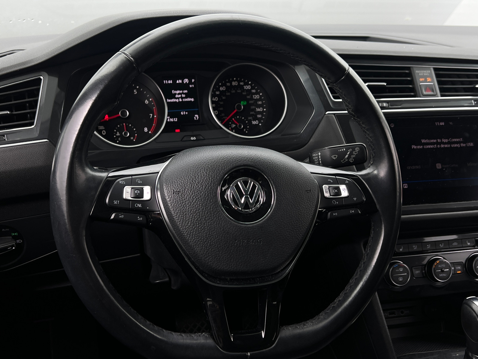 Thumbnail: 2018 Volkswagen Tiguan - 4