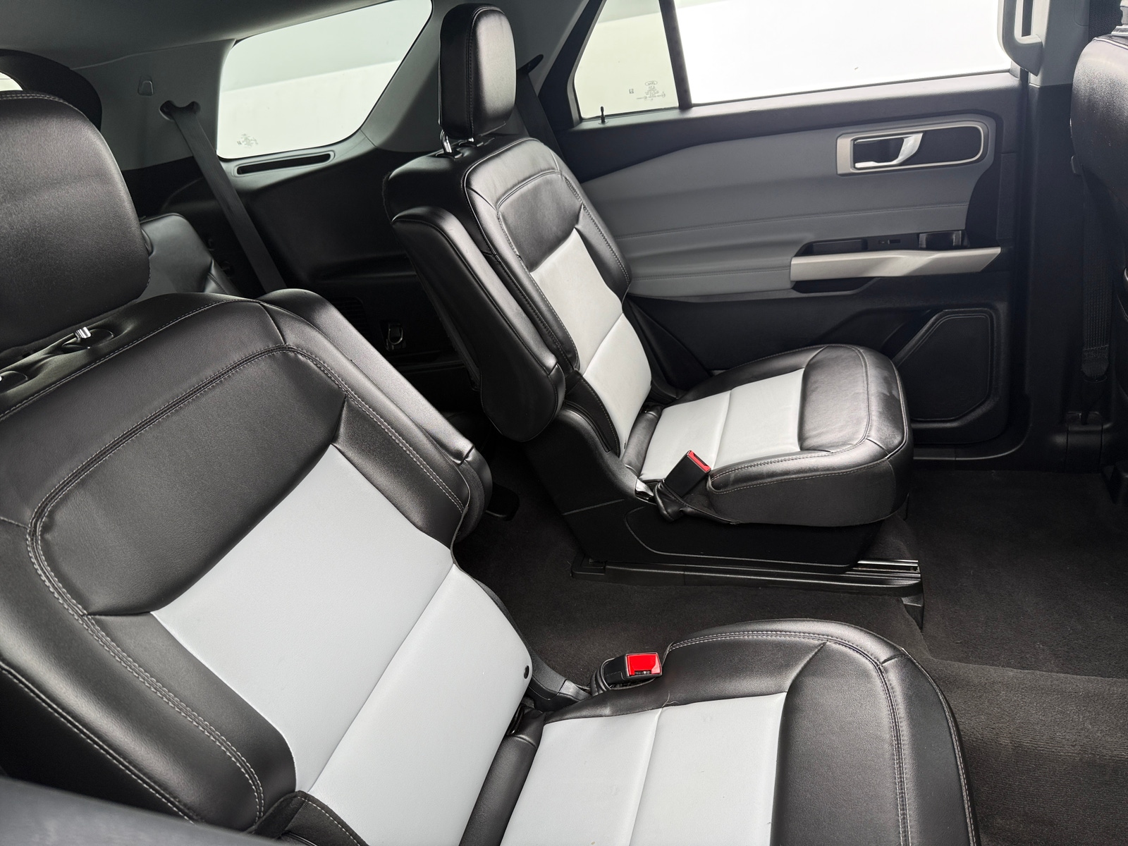 Thumbnail: 2022 Ford Explorer - 6