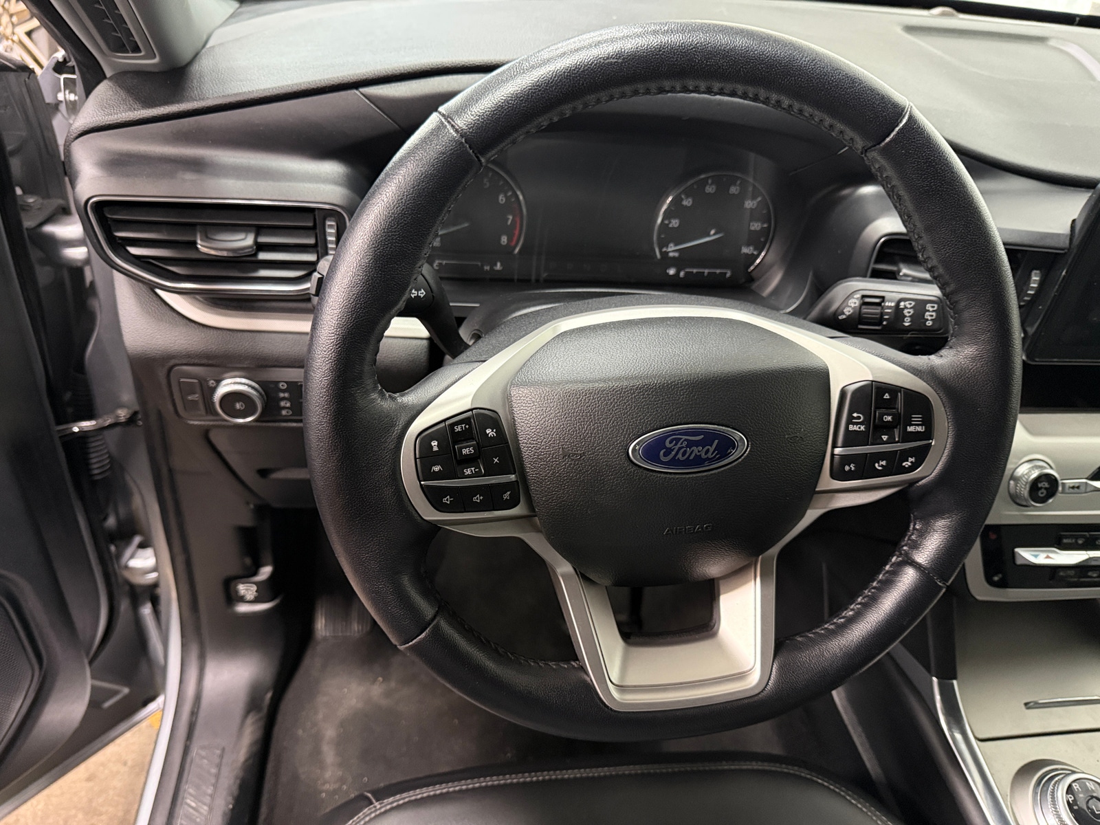 Thumbnail: 2022 Ford Explorer - 5