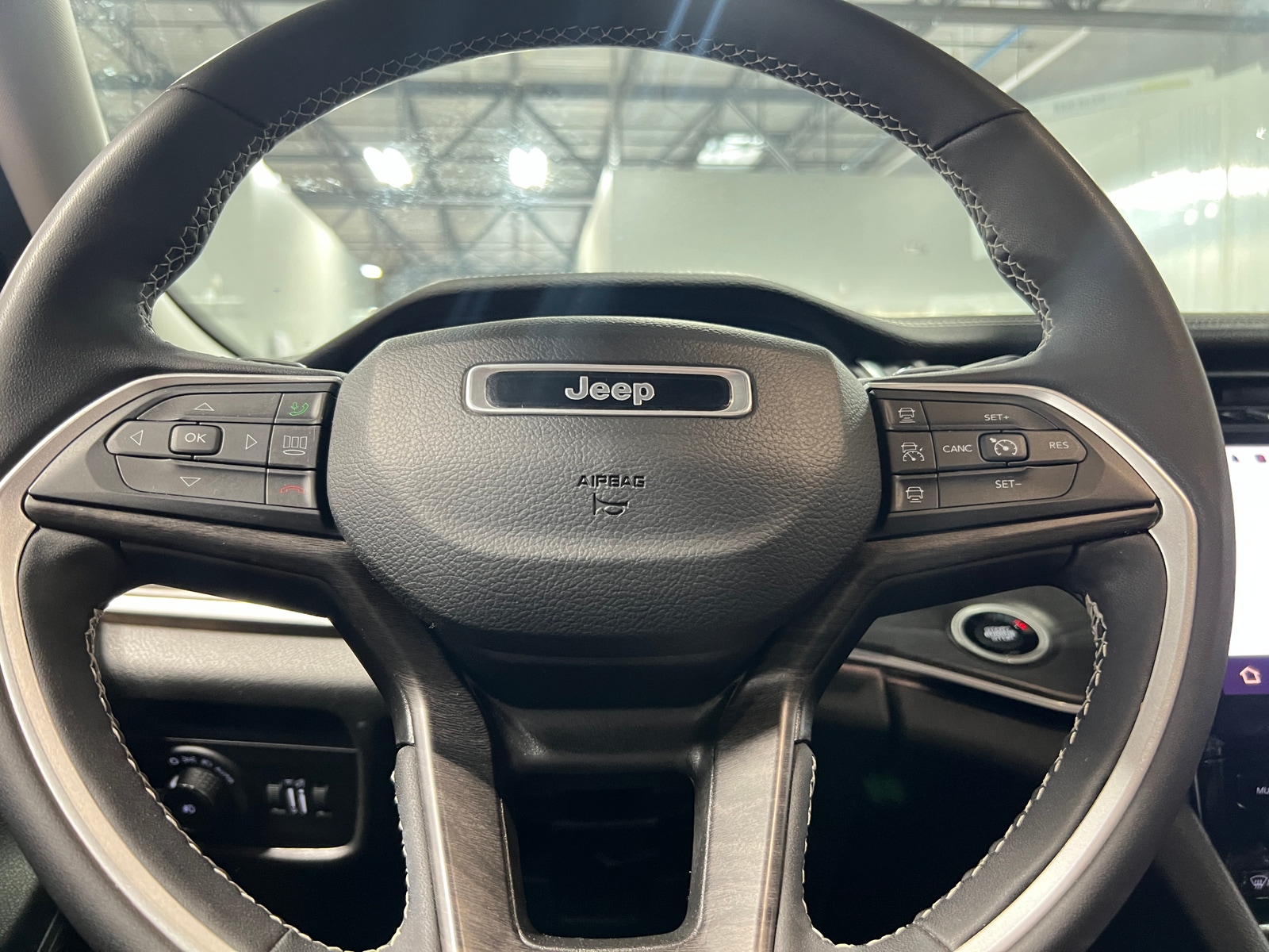 Thumbnail: 2024 Jeep Grand Cherokee L - 4