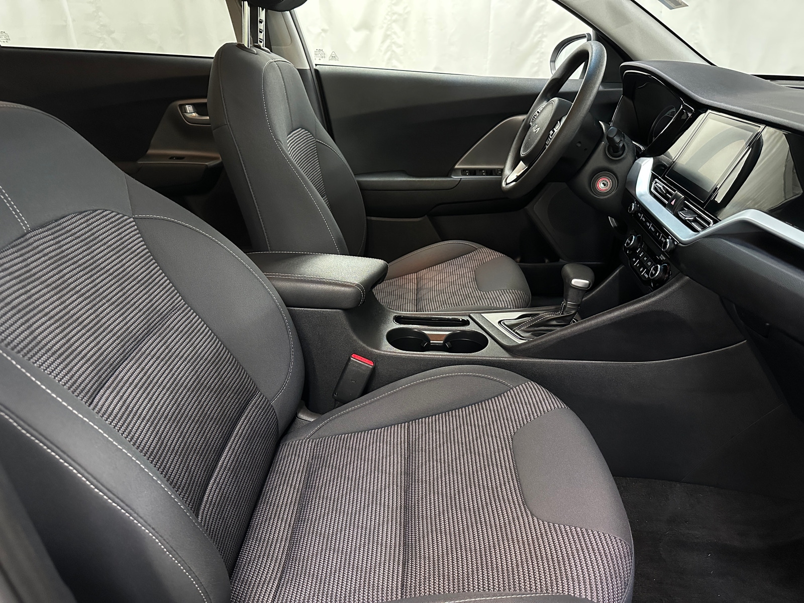 Thumbnail: 2022 Kia Niro - 2