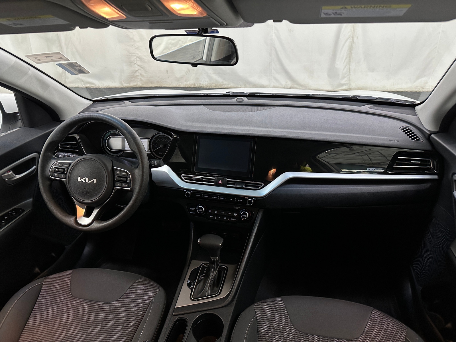 Thumbnail: 2022 Kia Niro - 3