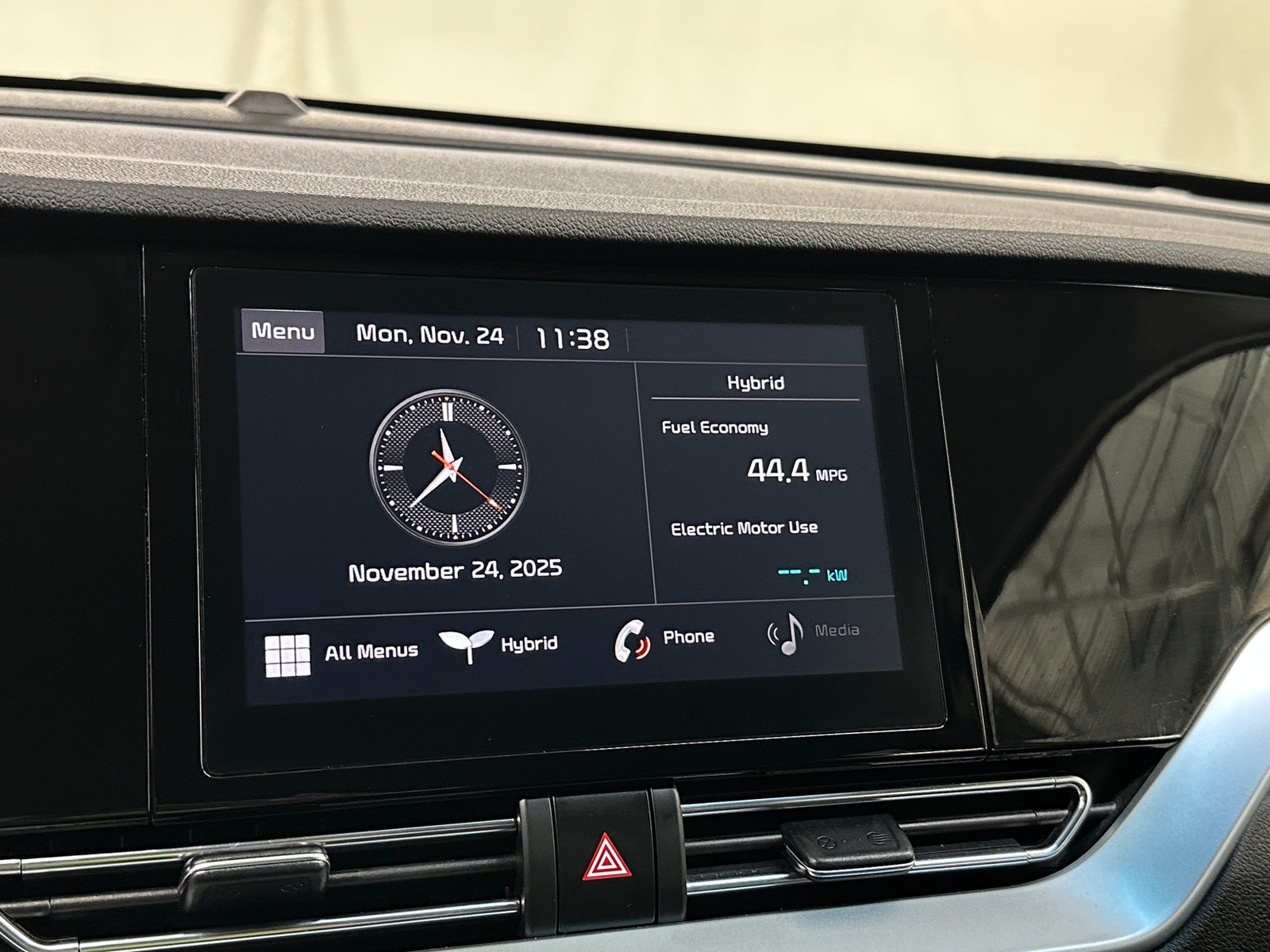 Thumbnail: 2022 Kia Niro - 4