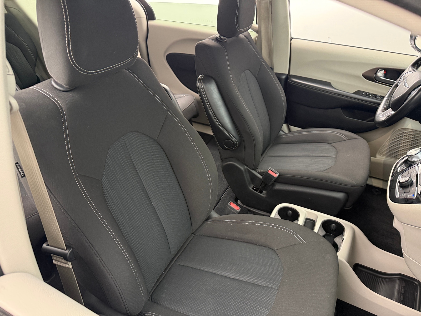 Thumbnail: 2021 Chrysler Voyager - 2