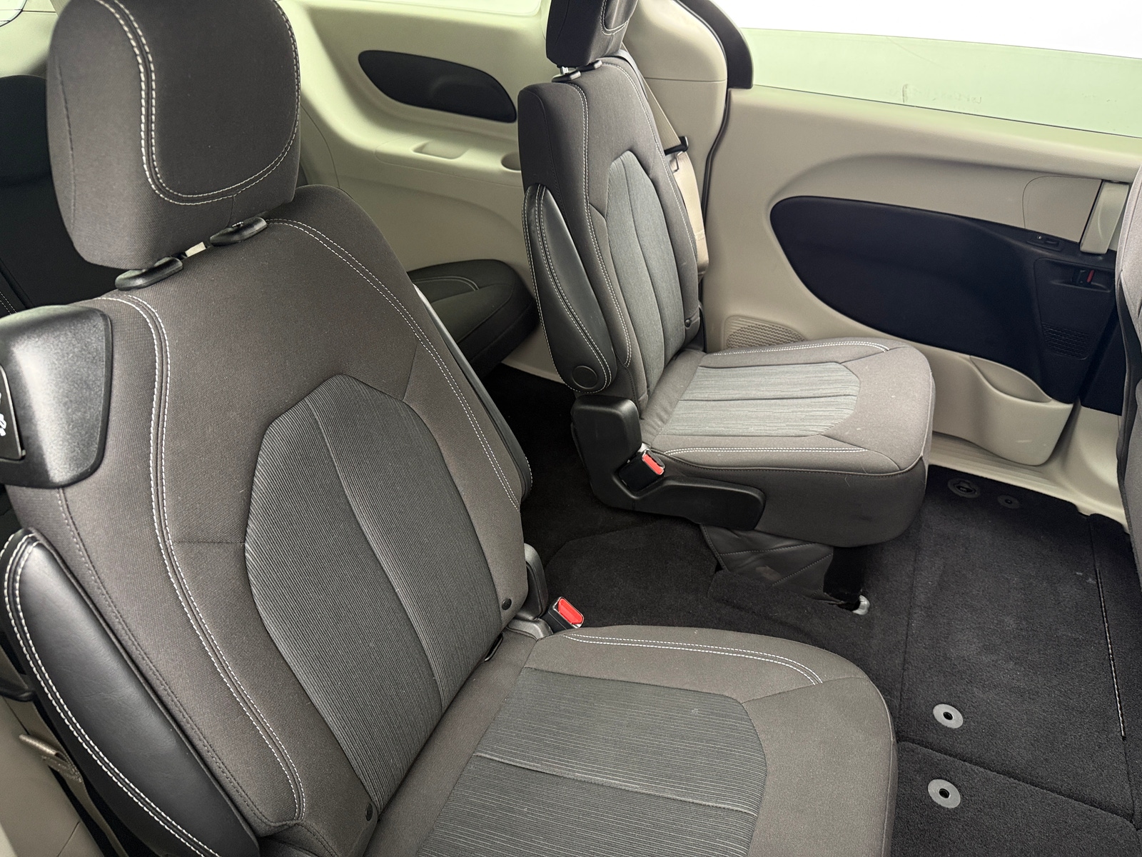 Thumbnail: 2021 Chrysler Voyager - 6