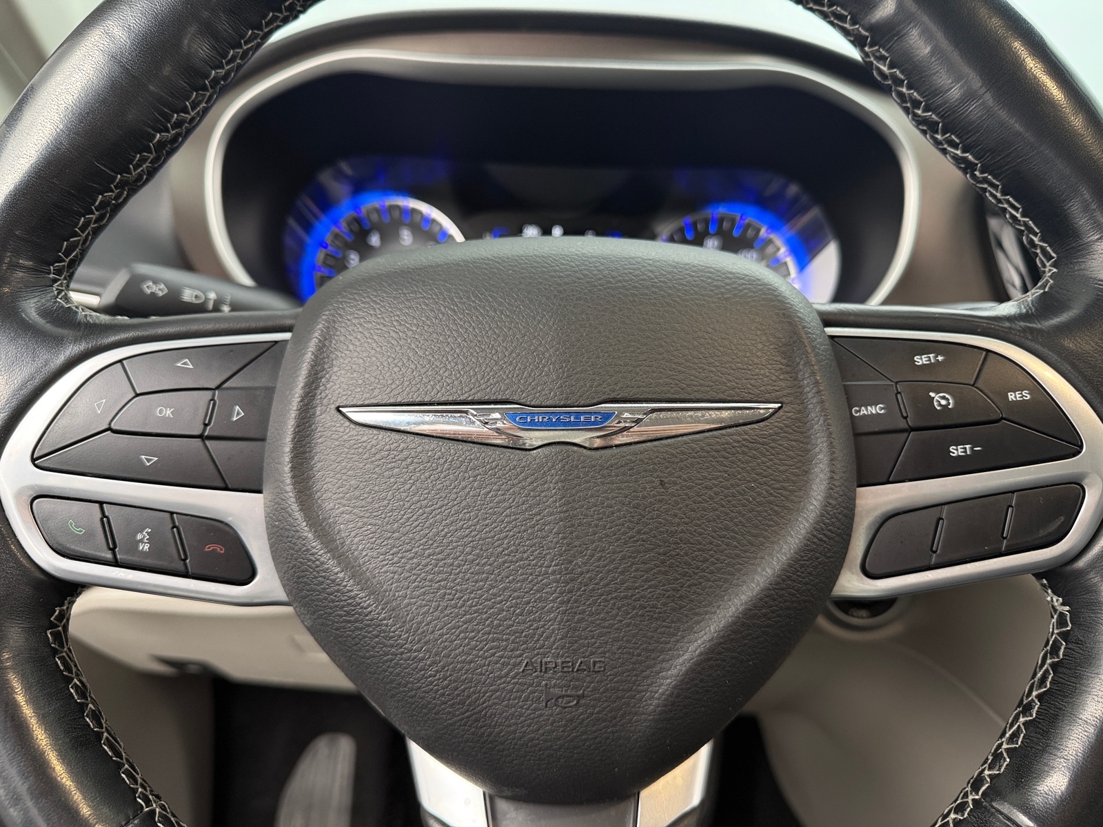 Thumbnail: 2021 Chrysler Voyager - 5