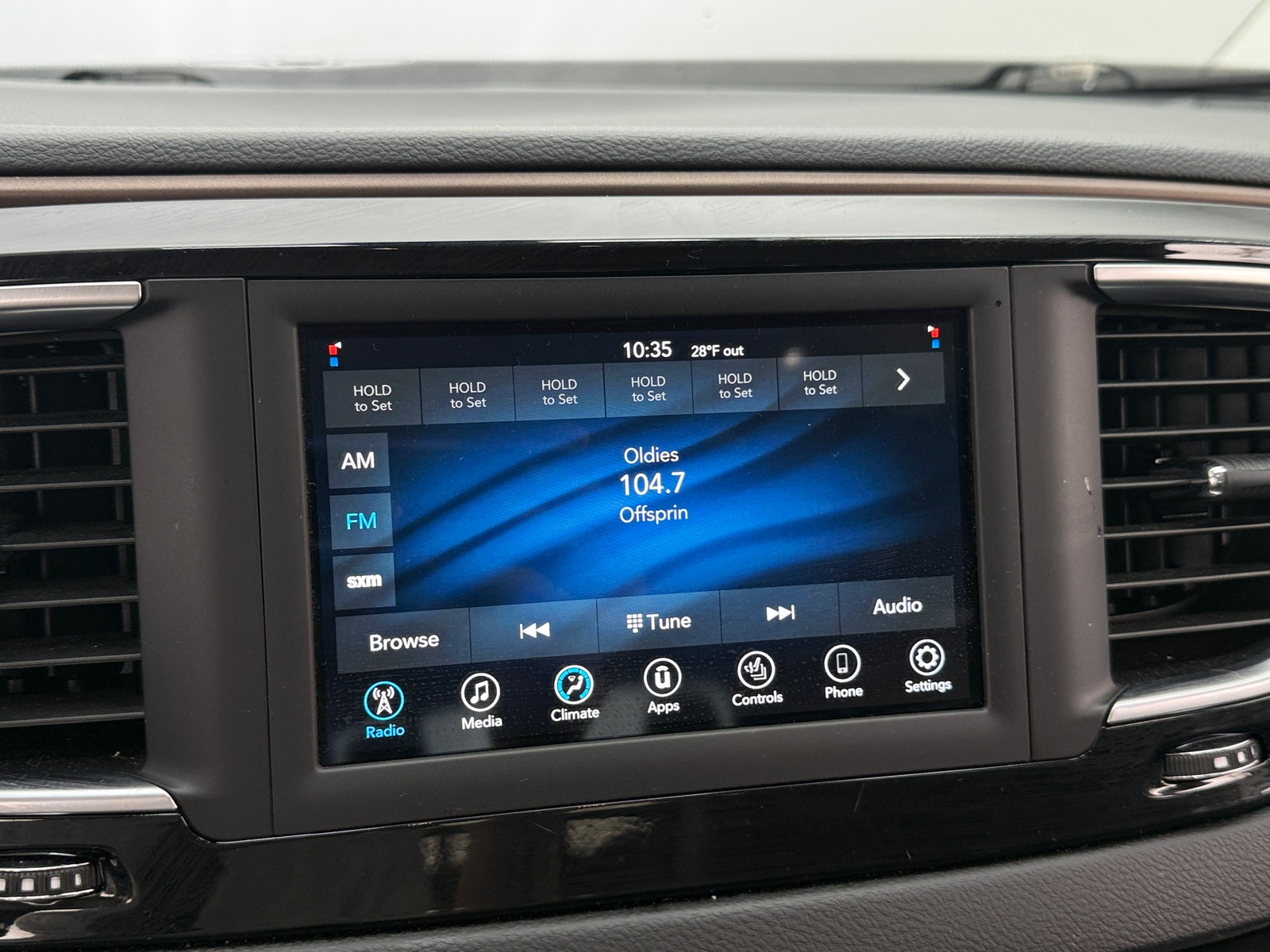 Thumbnail: 2021 Chrysler Voyager - 4