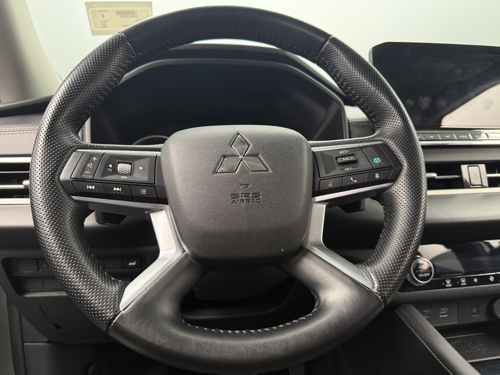 Thumbnail: 2024 Mitsubishi Outlander - 4