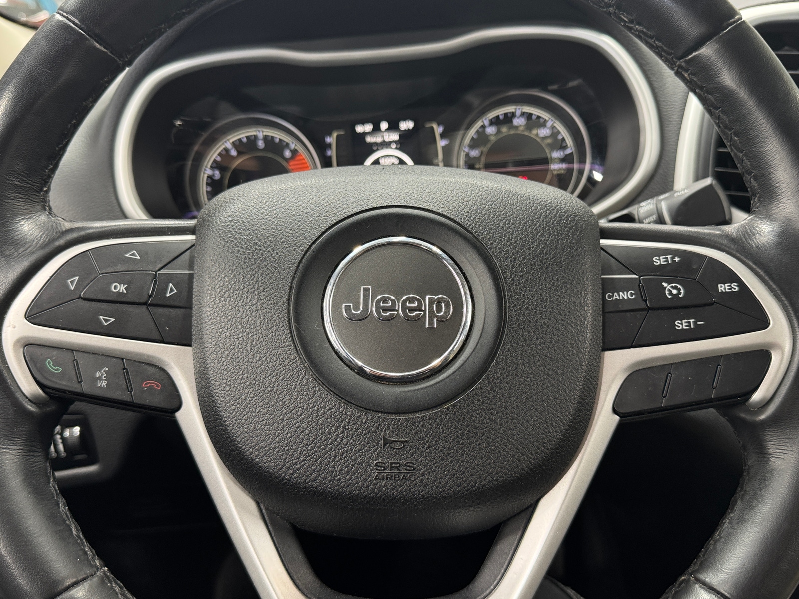 Thumbnail: 2016 Jeep Cherokee - 5