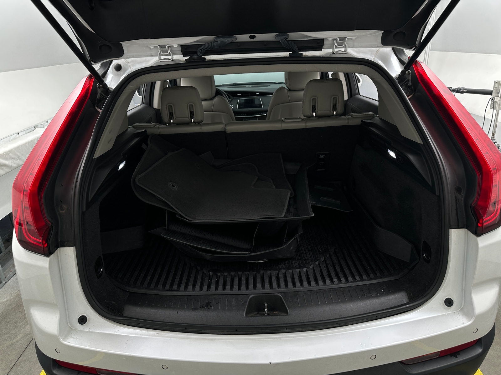 Thumbnail: 2019 Cadillac XT4 - 6