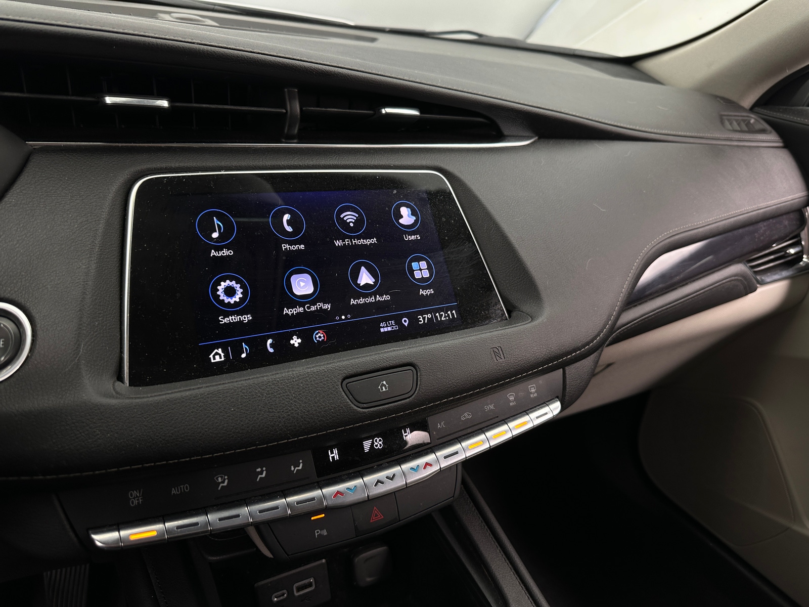 Thumbnail: 2019 Cadillac XT4 - 3