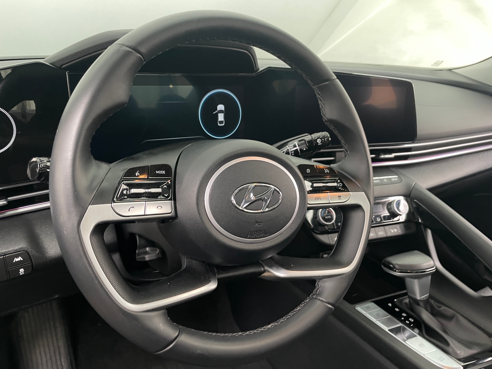 Thumbnail: 2023 Hyundai Elantra - 4