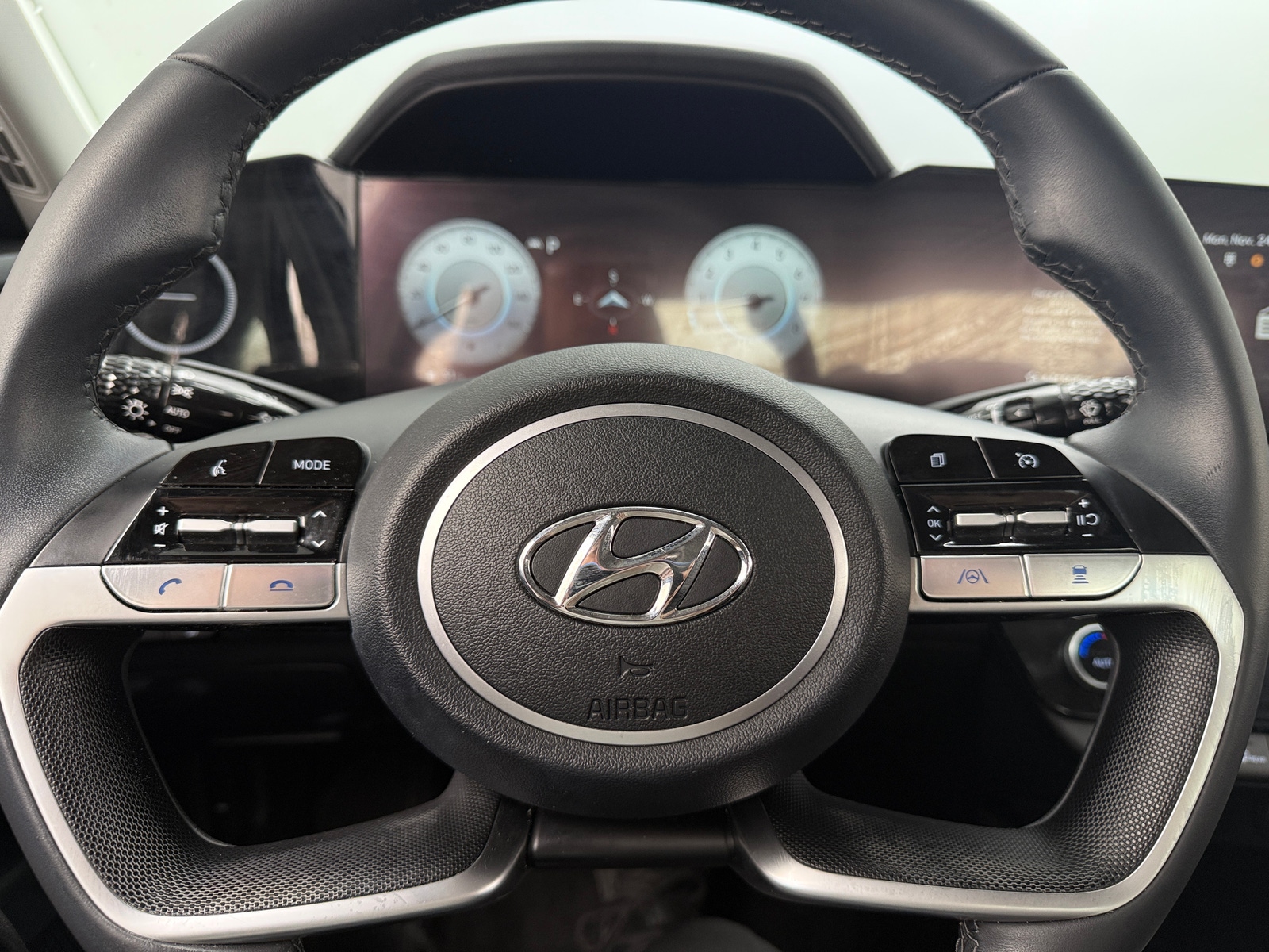 Thumbnail: 2023 Hyundai Elantra - 4