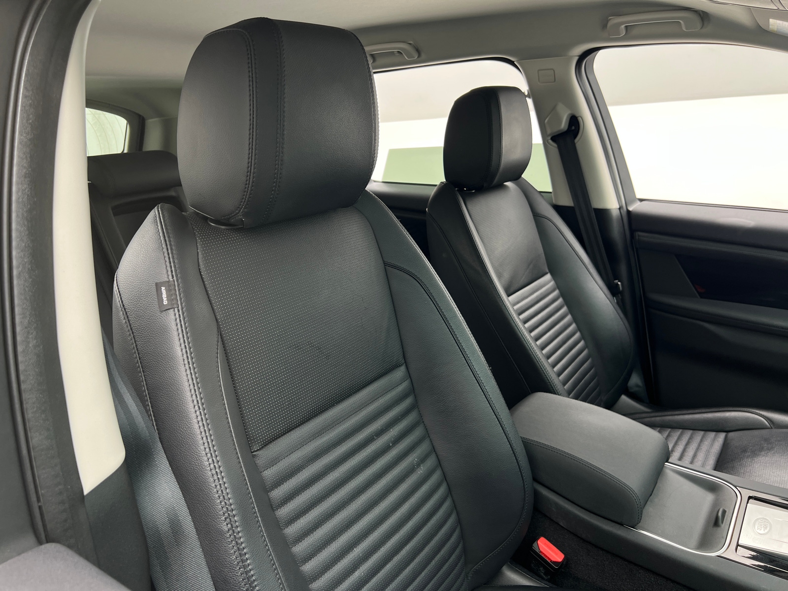 Thumbnail: 2021 Land Rover Discovery Sport - 2