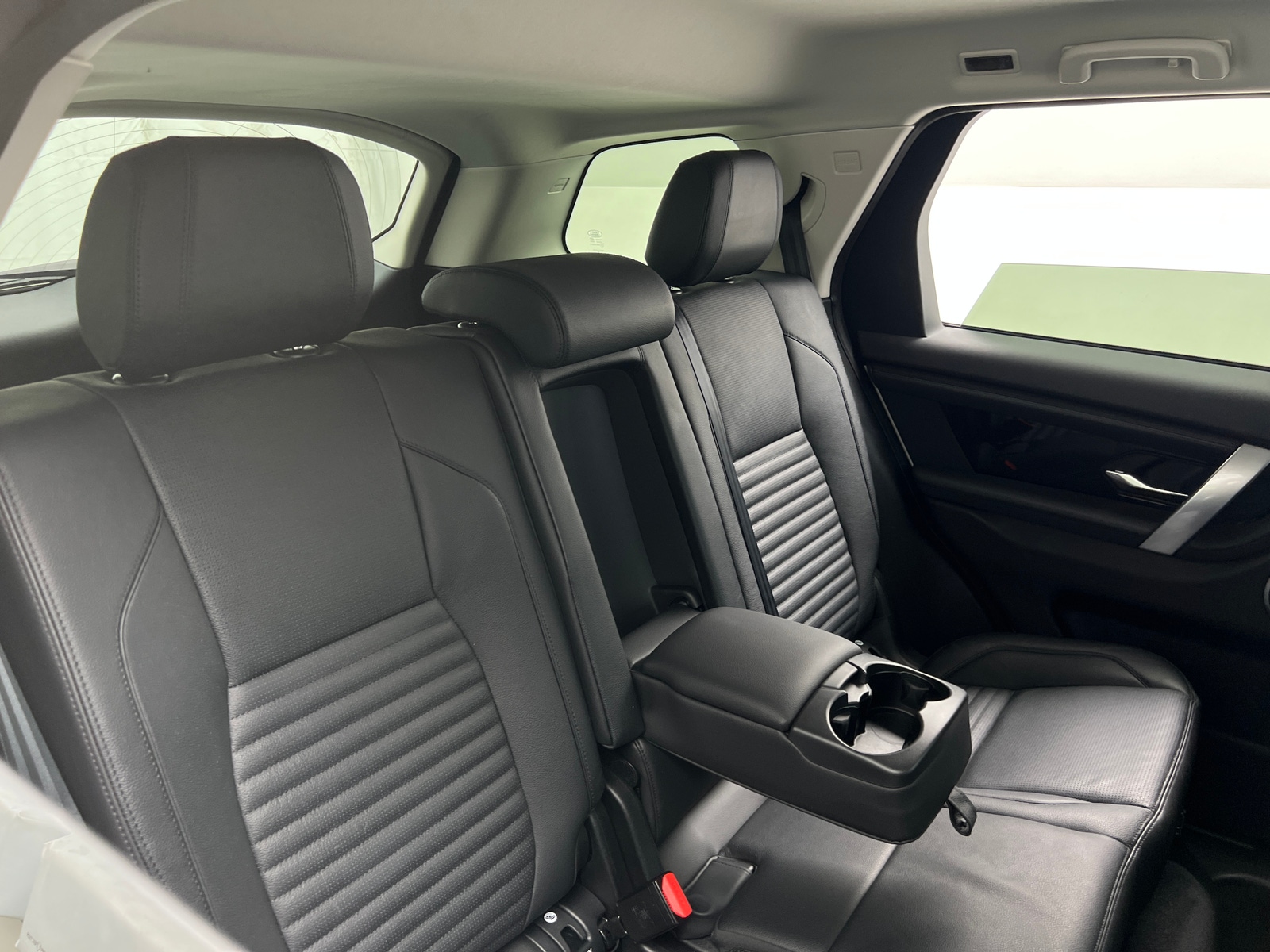 Thumbnail: 2021 Land Rover Discovery Sport - 6