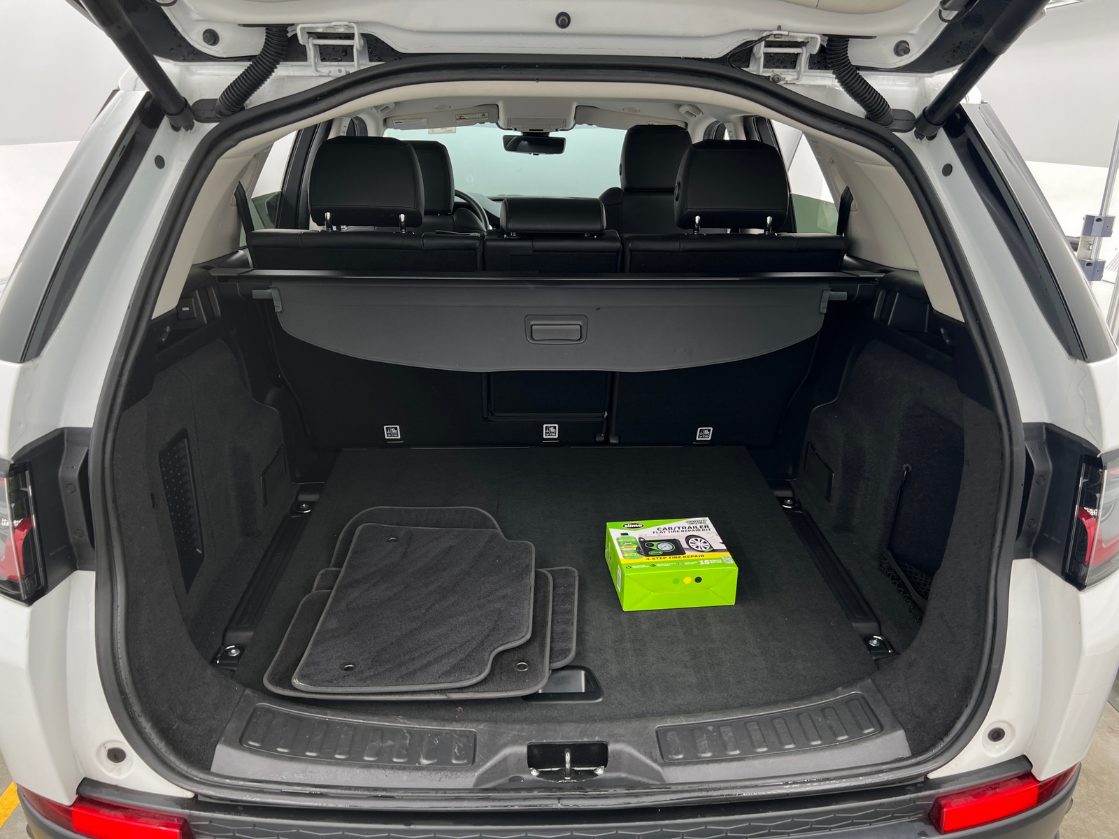 Thumbnail: 2021 Land Rover Discovery Sport - 7