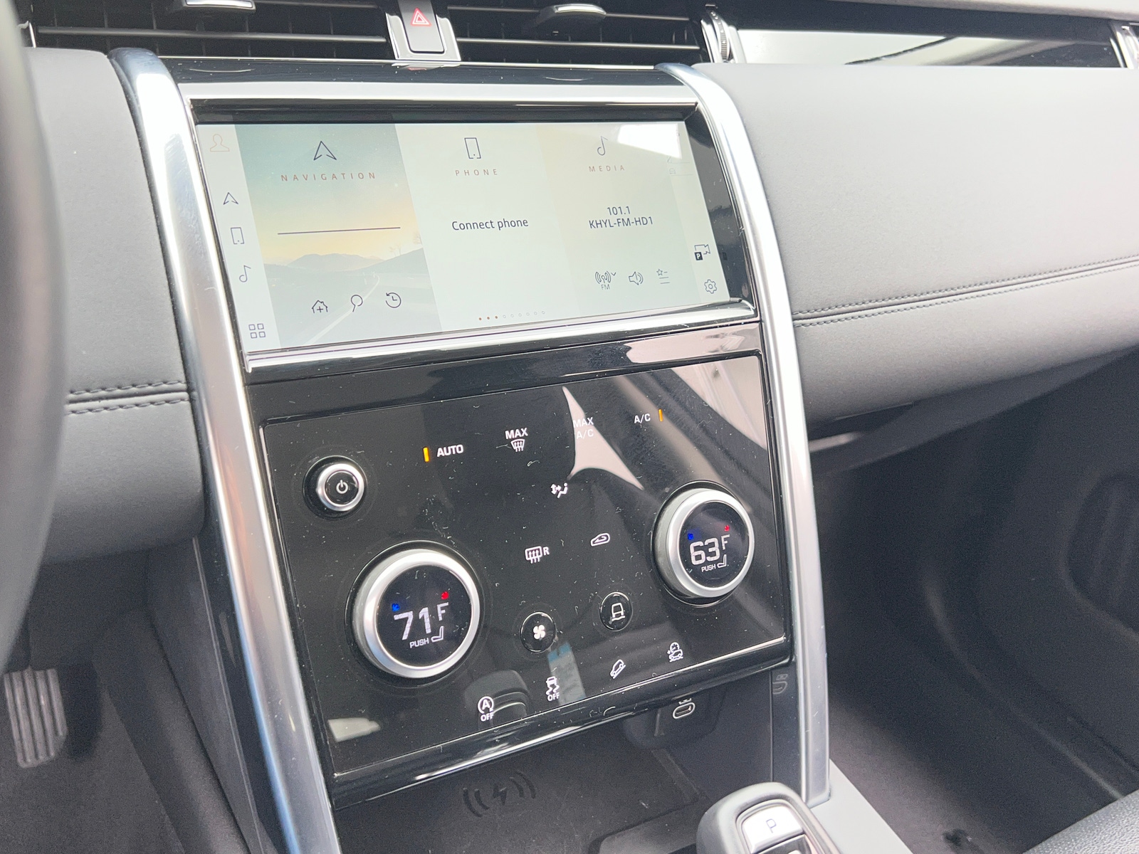 Thumbnail: 2021 Land Rover Discovery Sport - 4