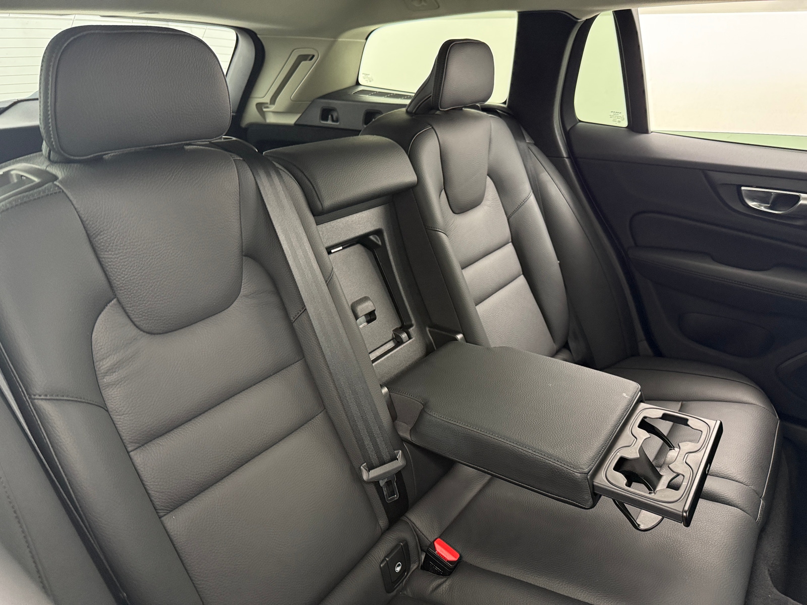 Thumbnail: 2025 Volvo V60 - 5