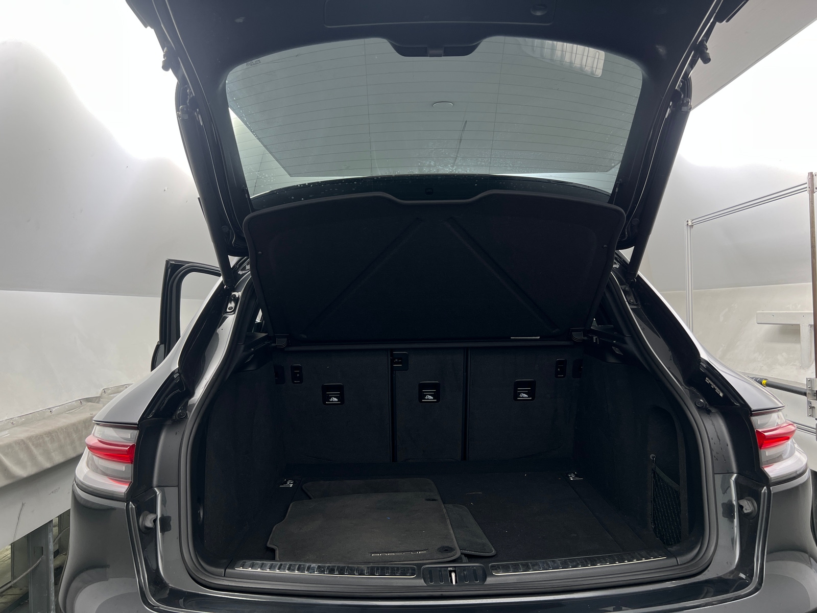 Thumbnail: 2023 Porsche Macan - 6