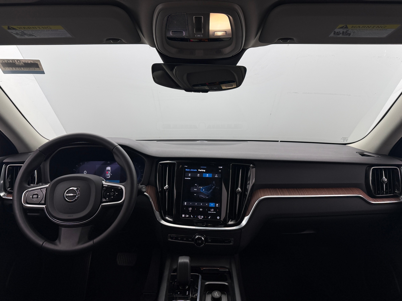 Thumbnail: 2025 Volvo V60 - 2