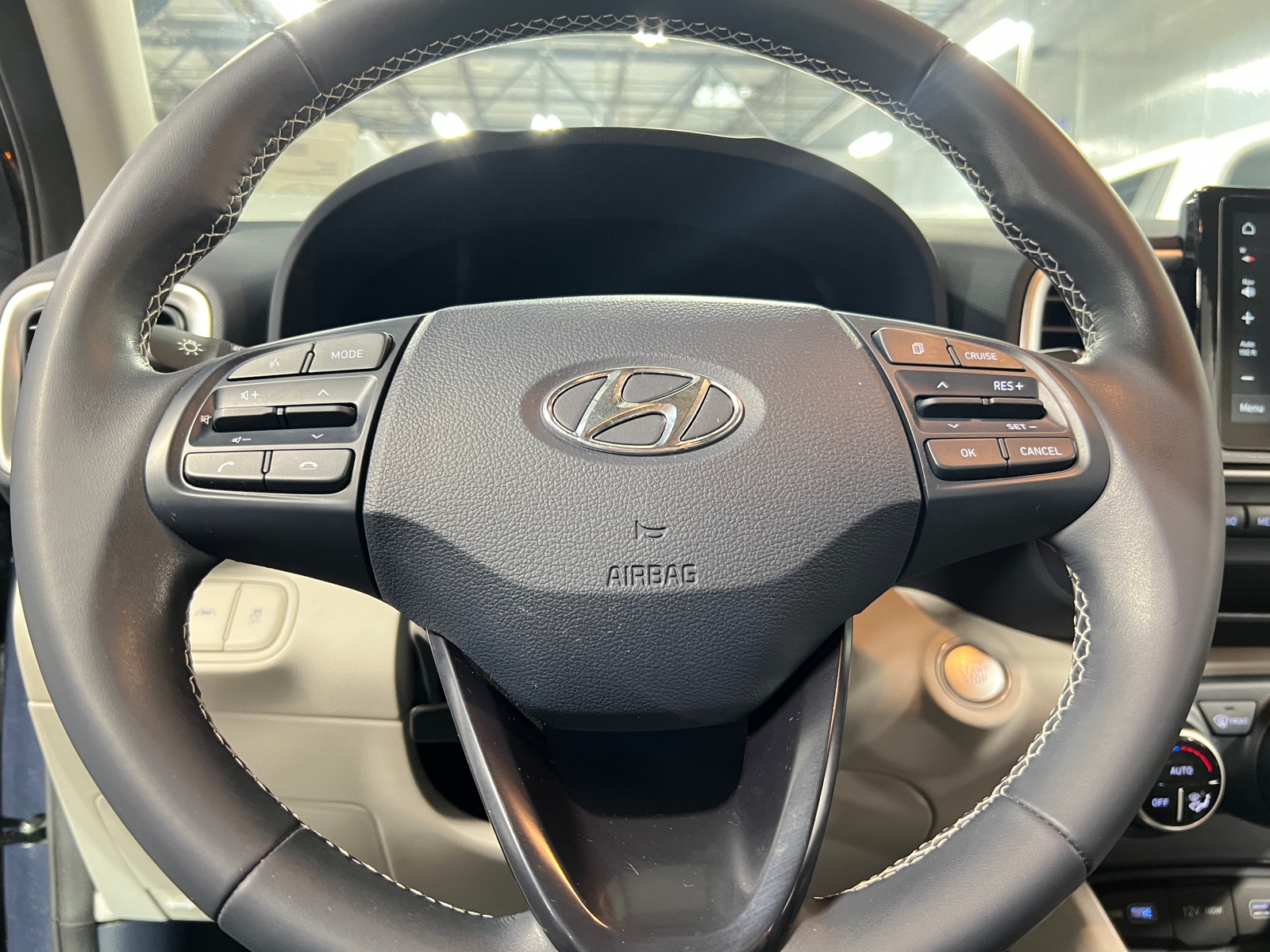 Thumbnail: 2022 Hyundai Venue - 4