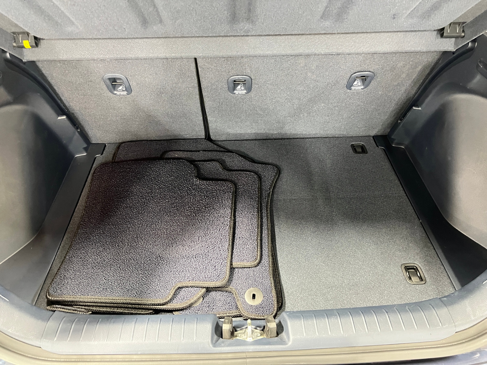 Thumbnail: 2022 Hyundai Venue - 6