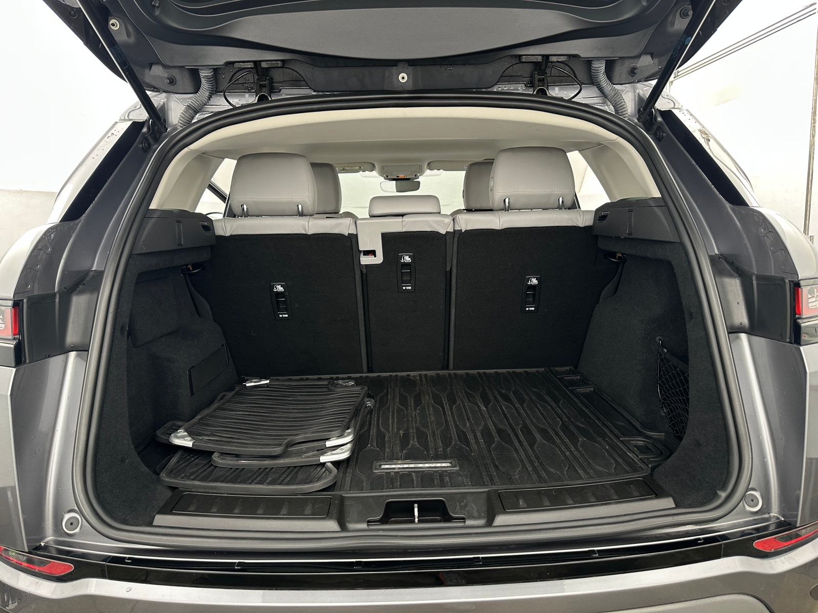 Thumbnail: 2020 Land Rover Range Rover Evoque - 6