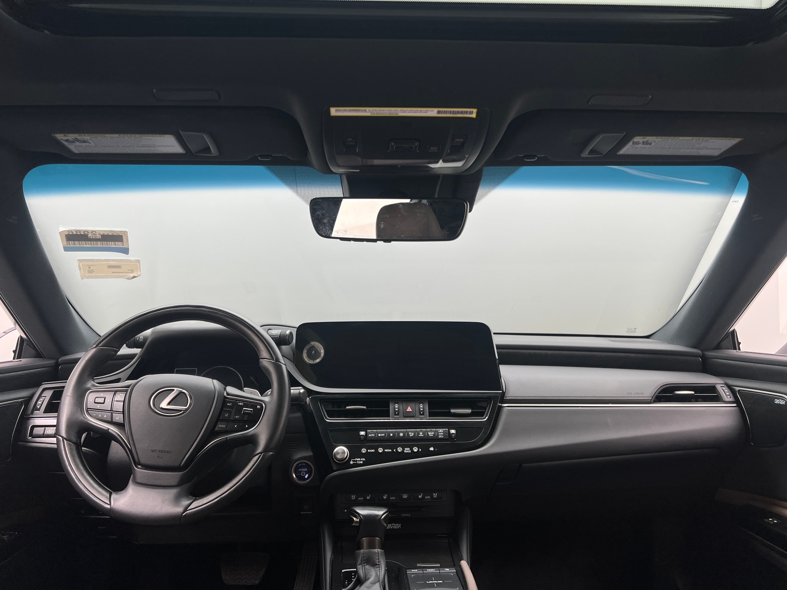 Thumbnail: 2022 Lexus ES - 2