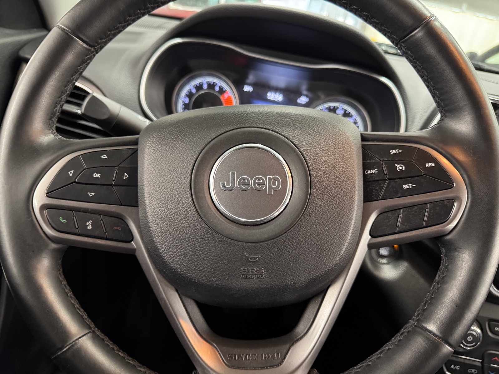 Thumbnail: 2019 Jeep Cherokee - 4