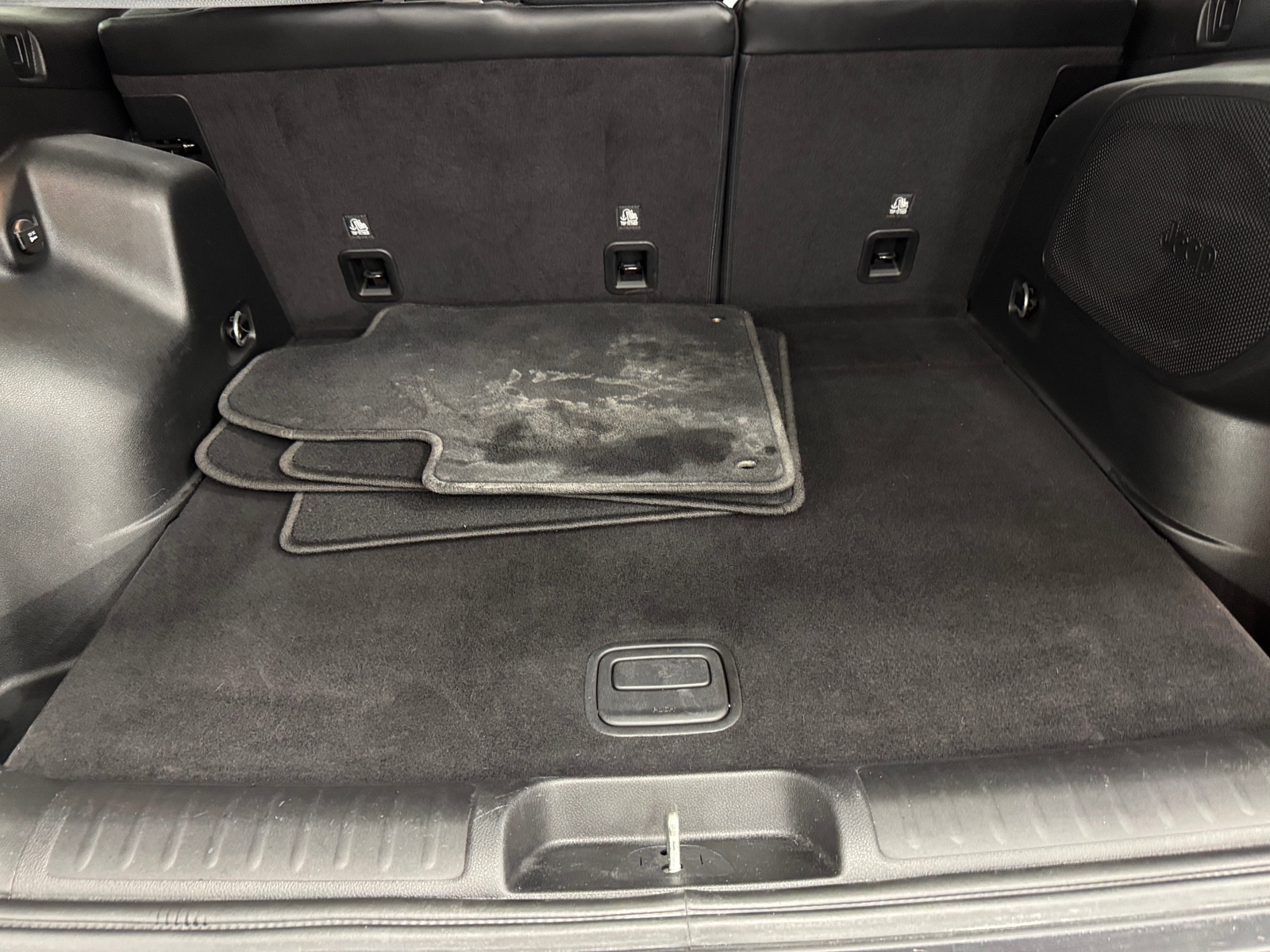 Thumbnail: 2019 Jeep Cherokee - 6