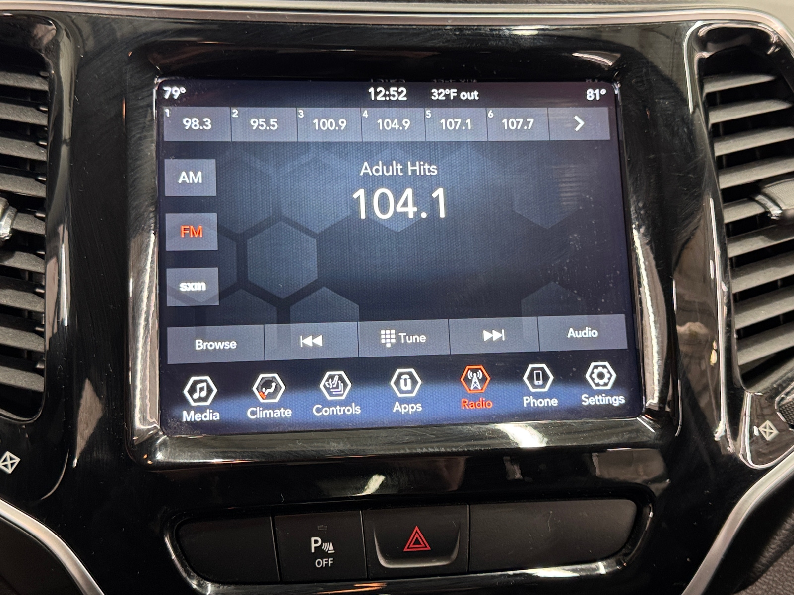 Thumbnail: 2019 Jeep Cherokee - 3