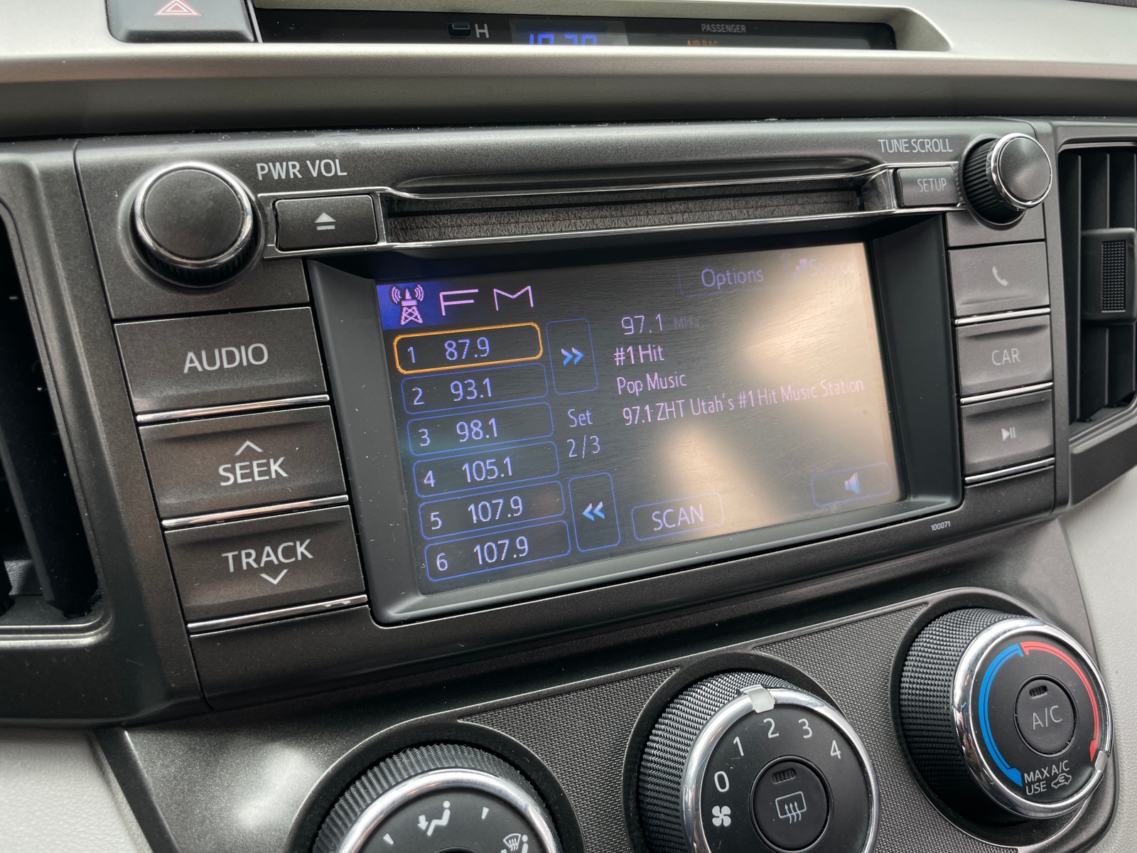 Thumbnail: 2013 Toyota RAV4 - 4