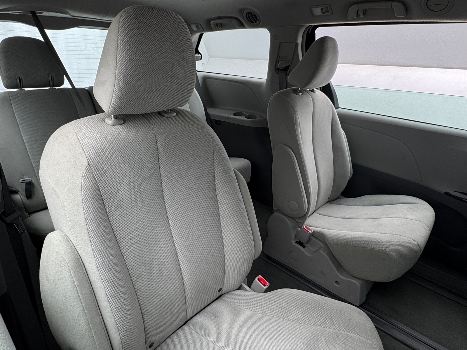 Thumbnail: 2013 Toyota Sienna - 6