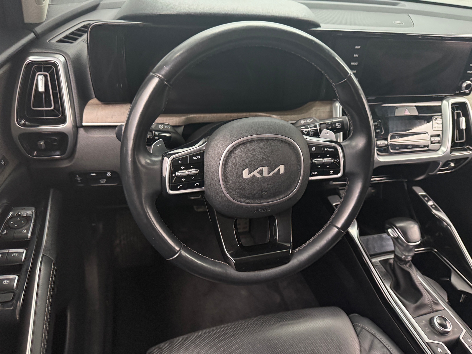 Thumbnail: 2022 Kia Sorento - 4