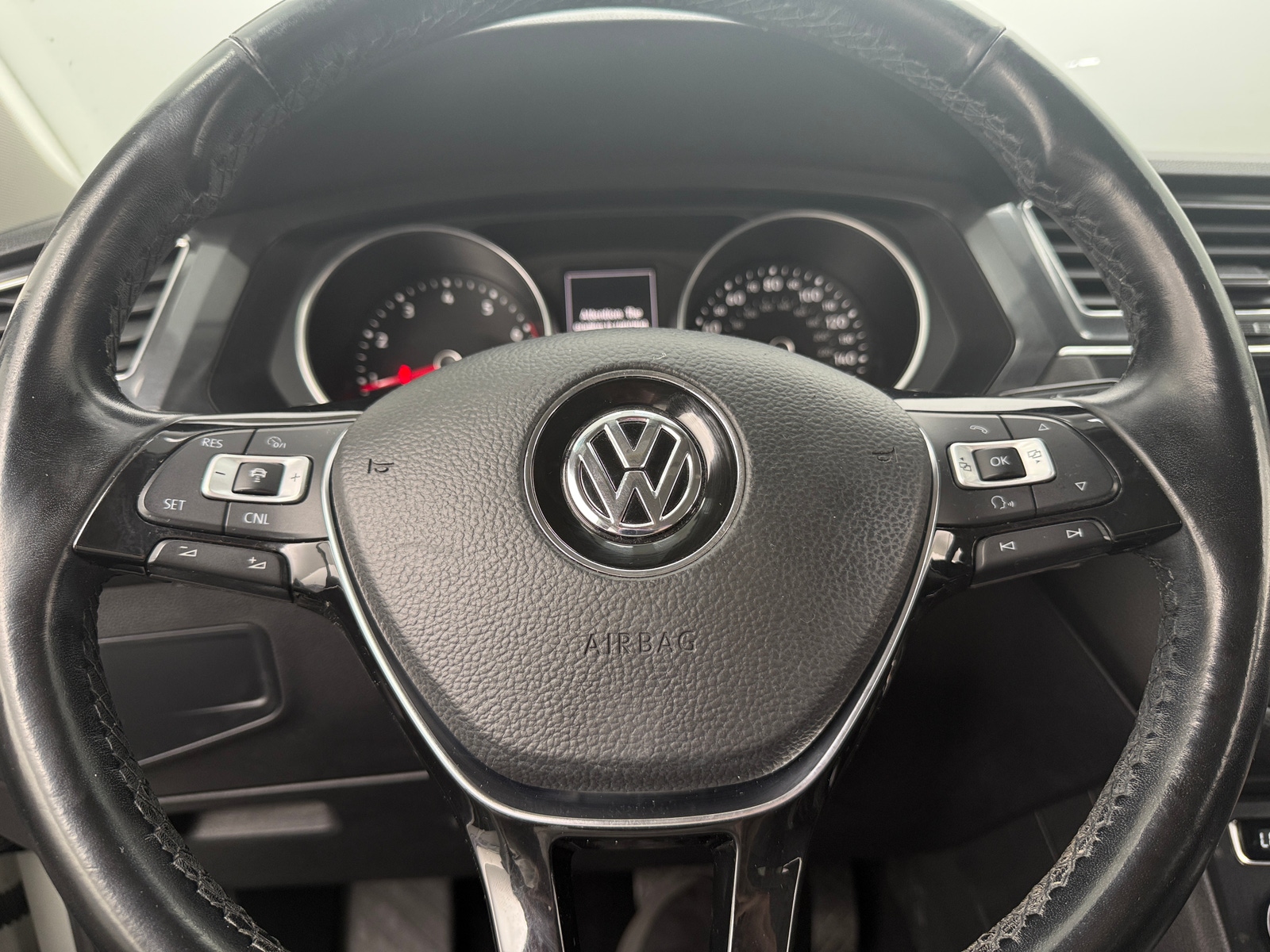 Thumbnail: 2018 Volkswagen Tiguan - 4